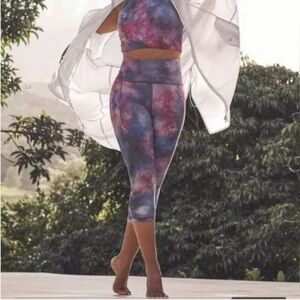 ATHLETA Salutation Il Stash Pocket Capri Leggings, Supernova Tie Dye MT